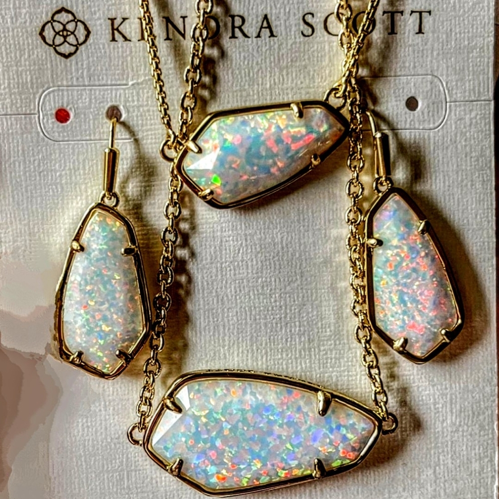💖NWT-HTF💖 Kendra Scott Fire Opal Cami, Camelia and Cambel Gold. Sold as set.